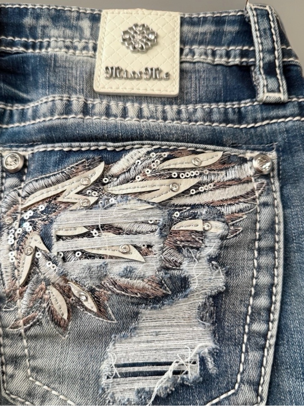 Miss Me Women’s Mid Rise Straight Blue Medium Wash Distressed Sequin Pocket 31